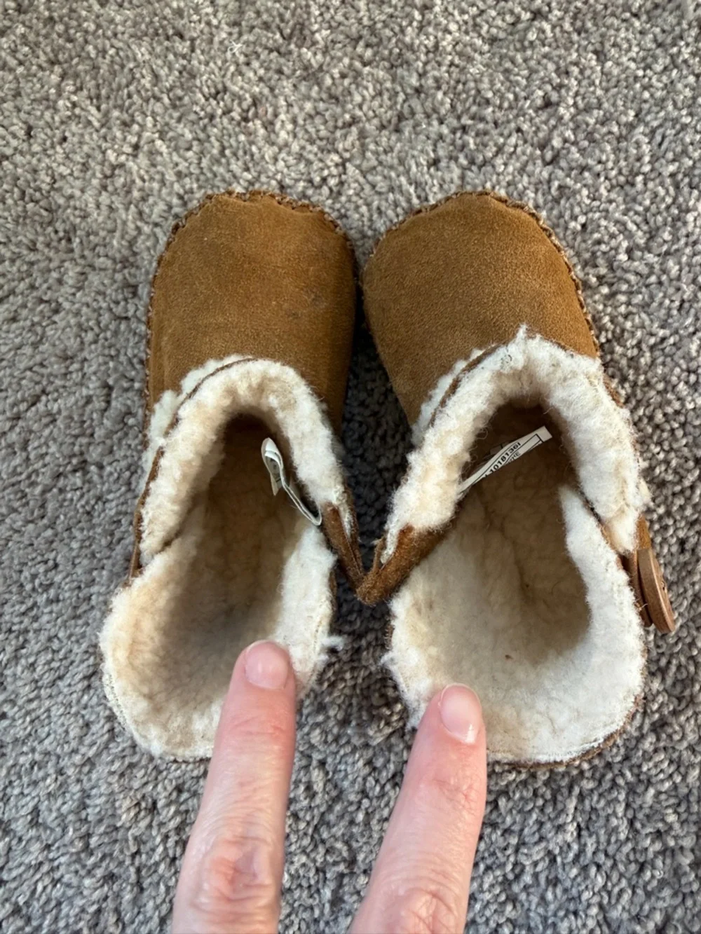 UGG infant baby Chestnut Suede Shearling-Lined Booties with button 4/5